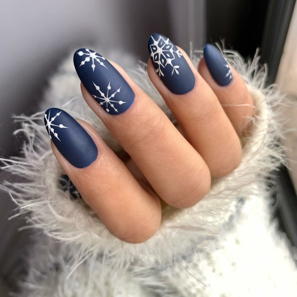 Dark Blue Nails for Winter Majesty