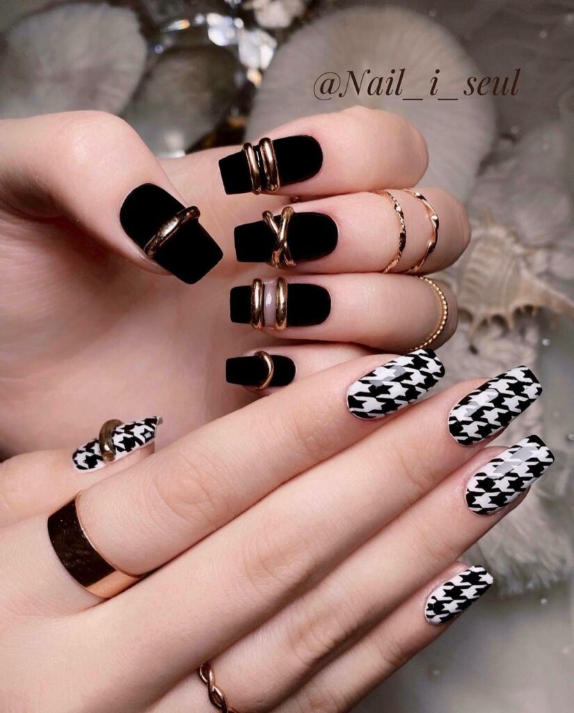 Black and Gold Nail designs