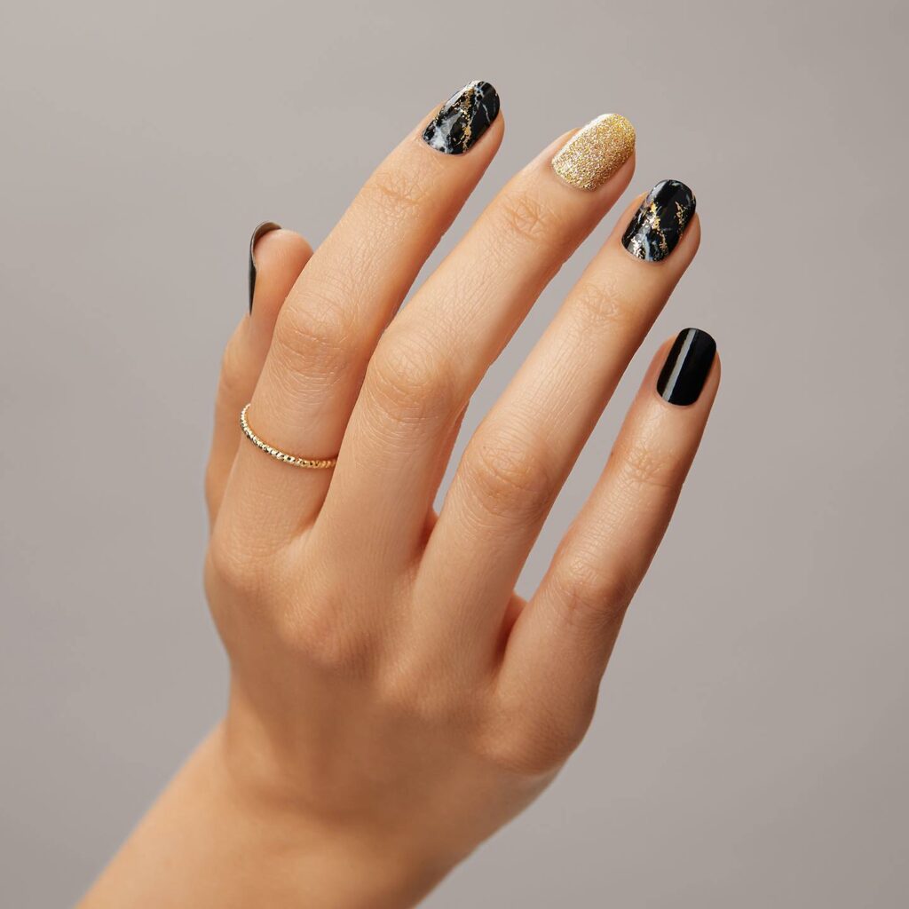 Glitter Black and Gold Nail