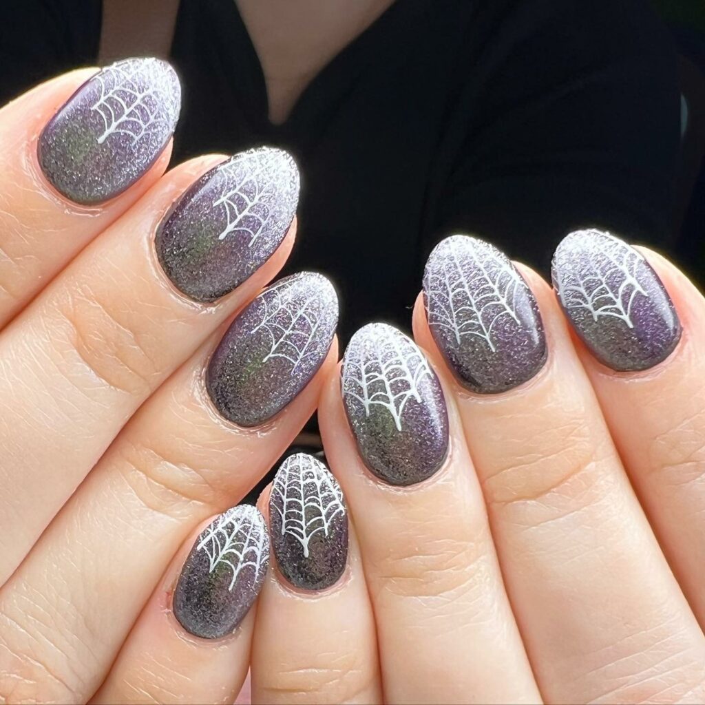 Glitter spider web nails