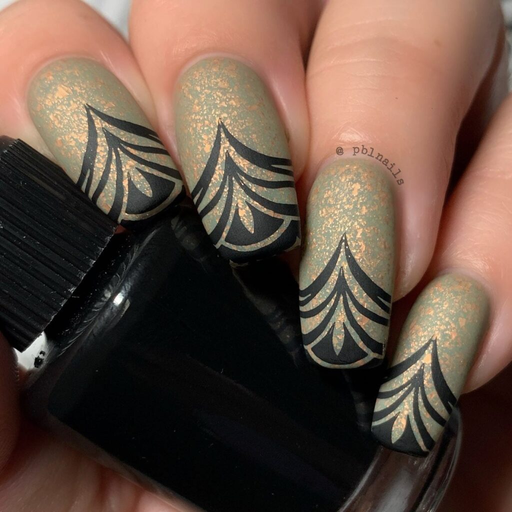 Graphic Black and Gold Nails