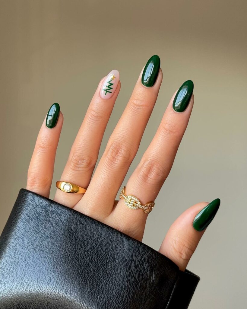 Festive Christmas Green Nails