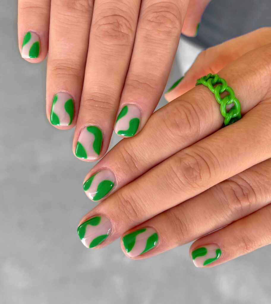 Abstract Accents on Green Nails for Artistic Flair