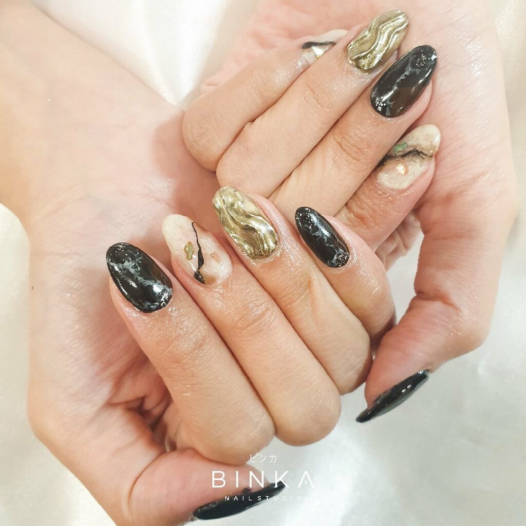 Lines Black and Gold Nails