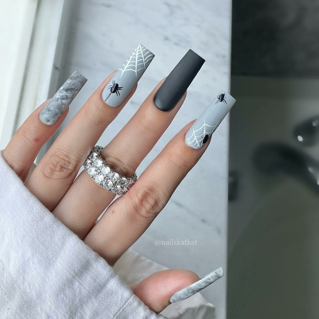 Matte spider web nails