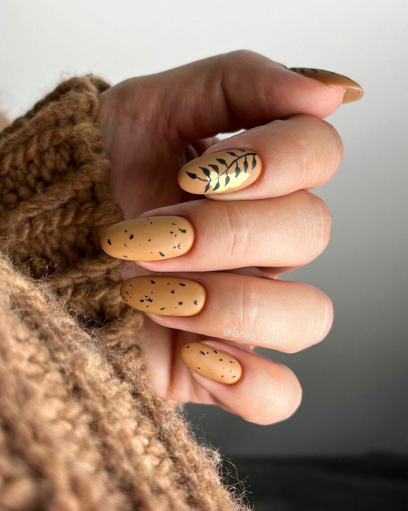 Minimalist Black and Gold Nails