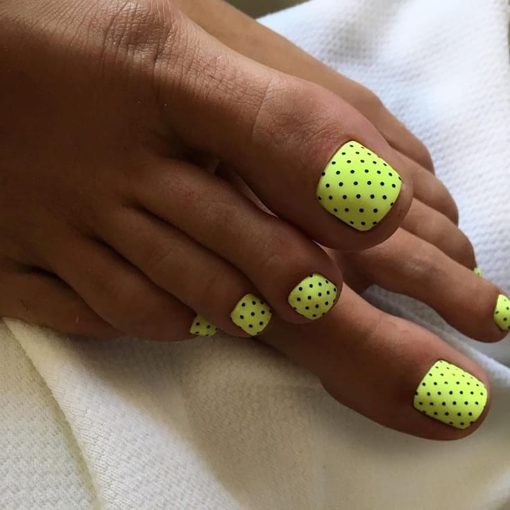 Polka Dots Toe Nails