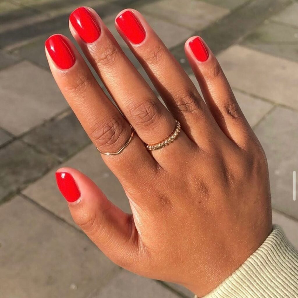 Chic Short Red Nails