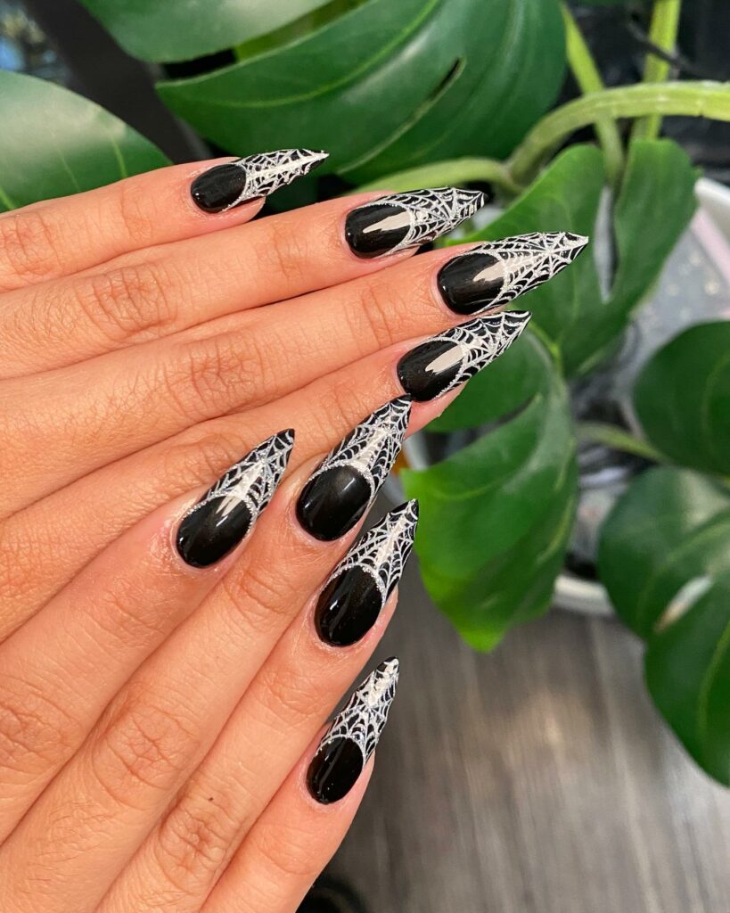 Stiletto web nails