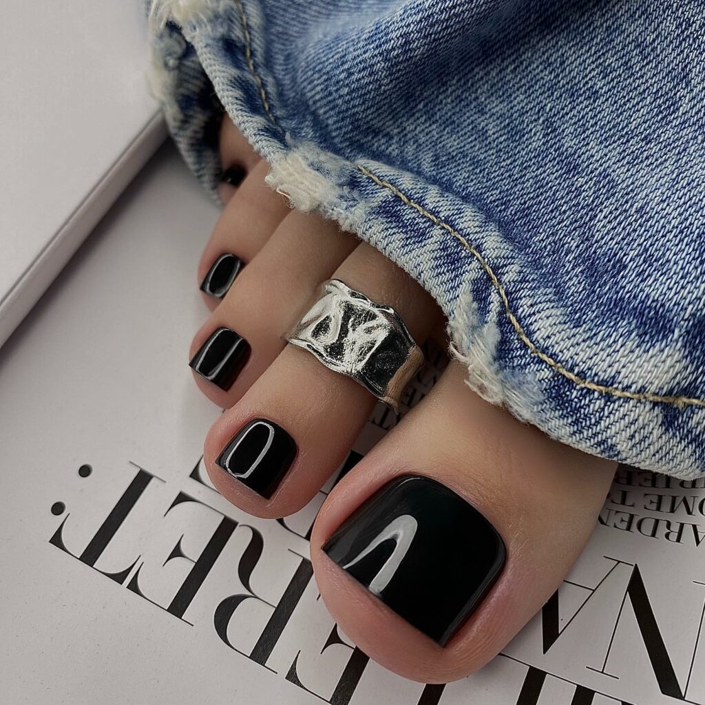 Ultra Black Pedicure