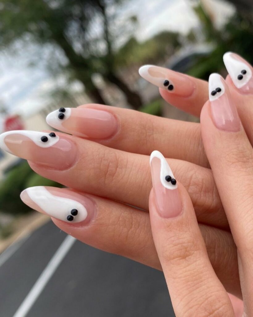 minimal Ghost Nails