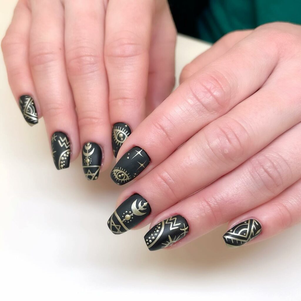 stripe Black and Gold Nails