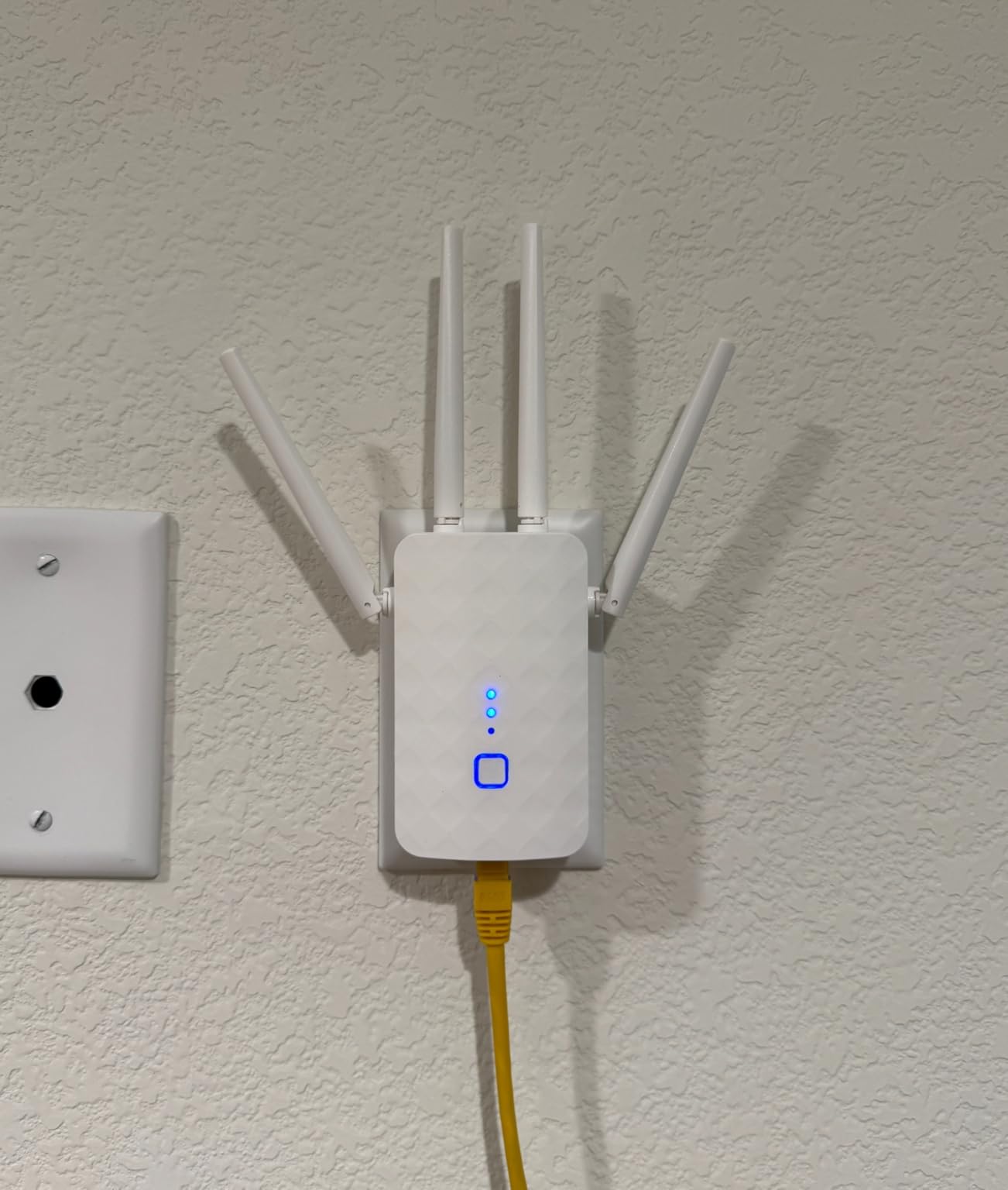 WiFi Extender Signal Booster for Home: Internet Repeater Range Covers Up to 9995 Sq.ft - Customer Photo 1