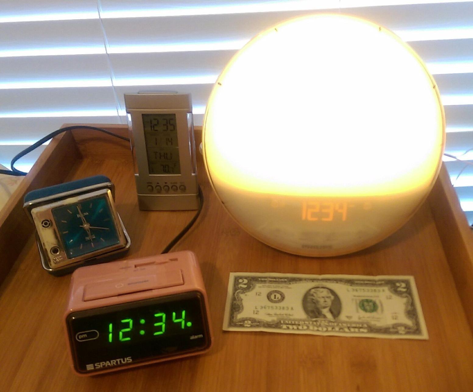 Philips SmartSleep Wake-up Light, Colored Sunrise and Sunset Simulation, 5 Natural Sounds, FM Radio & Reading Lamp, Tap Snooze, HF3520/60 Customer Review Philips SmartSleep Wake-up Light, Colored Sunrise and Sunset Simulation, 5 Natural Sounds, FM Radio & Reading Lamp, Tap Snooze, HF3520/60 - Customer Photo 2