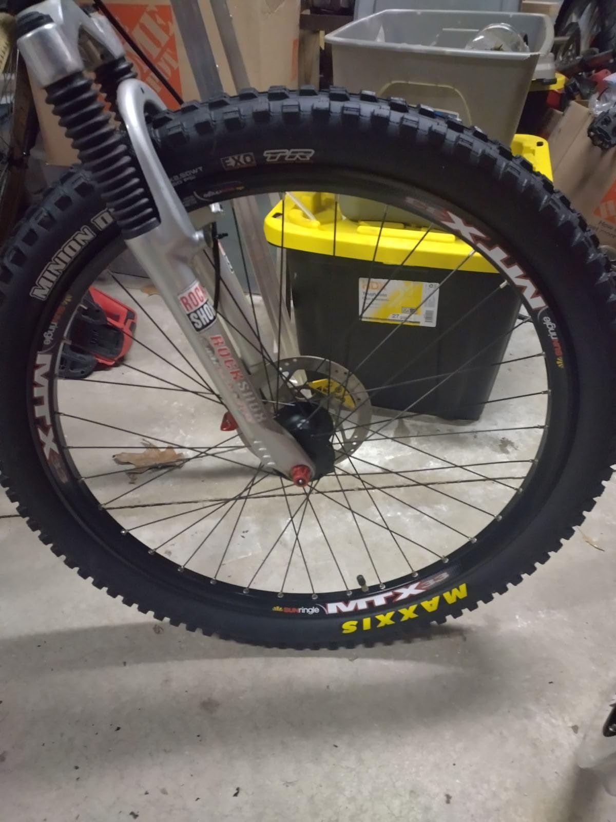 Maxxis Minion DHF - Dual Compound - 20, 24, 26, 27.5, 29 - EXO - E25 Rating, Tubeless | Gold Standard of Gravity Focused Tread Customer Review Maxxis Minion DHF - Dual Compound - 20, 24, 26, 27.5, 29 - EXO - E25 Rating, Tubeless | Gold Standard of Gravity Focused Tread - Customer Photo 2