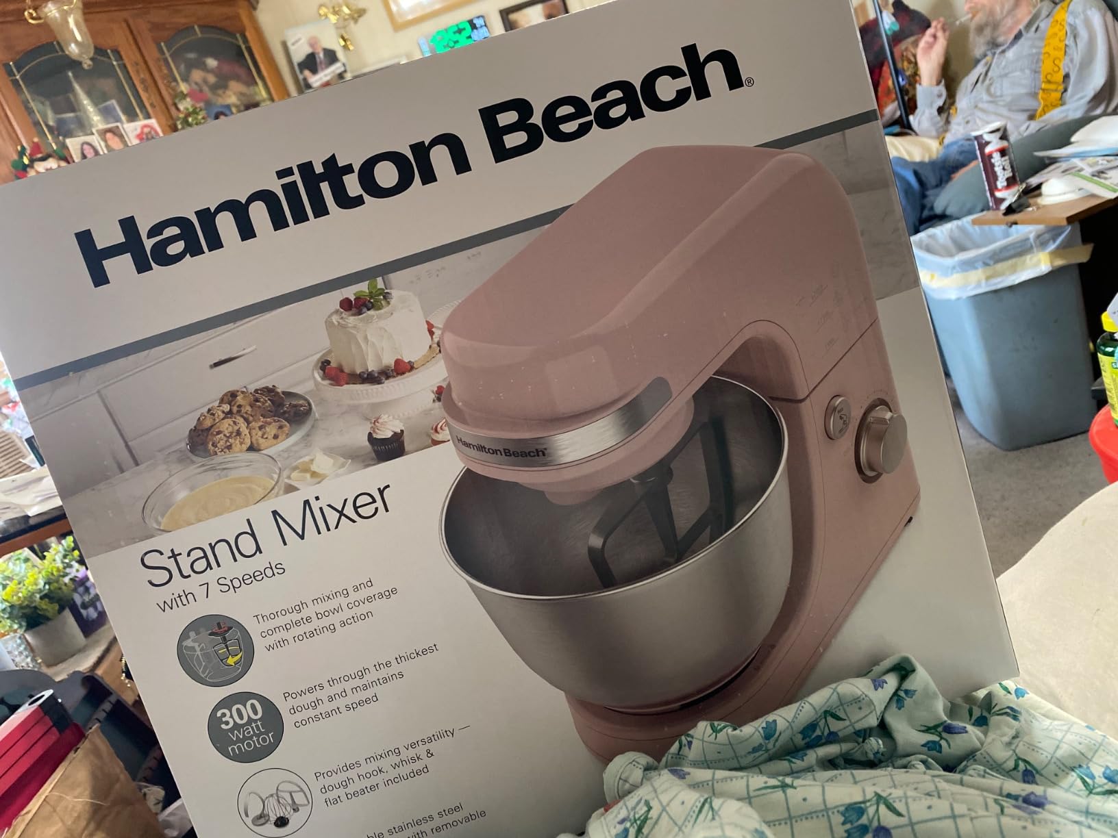 Hamilton Beach Electric Stand Mixer, 4 Quarts, Dough Hook, Flat Beater Attachments, Splash Guard 7 Speeds with Whisk, Black Customer Review Hamilton Beach Electric Stand Mixer, 4 Quarts, Dough Hook, Flat Beater Attachments, Splash Guard 7 Speeds with Whisk, Black - Customer Photo 4
