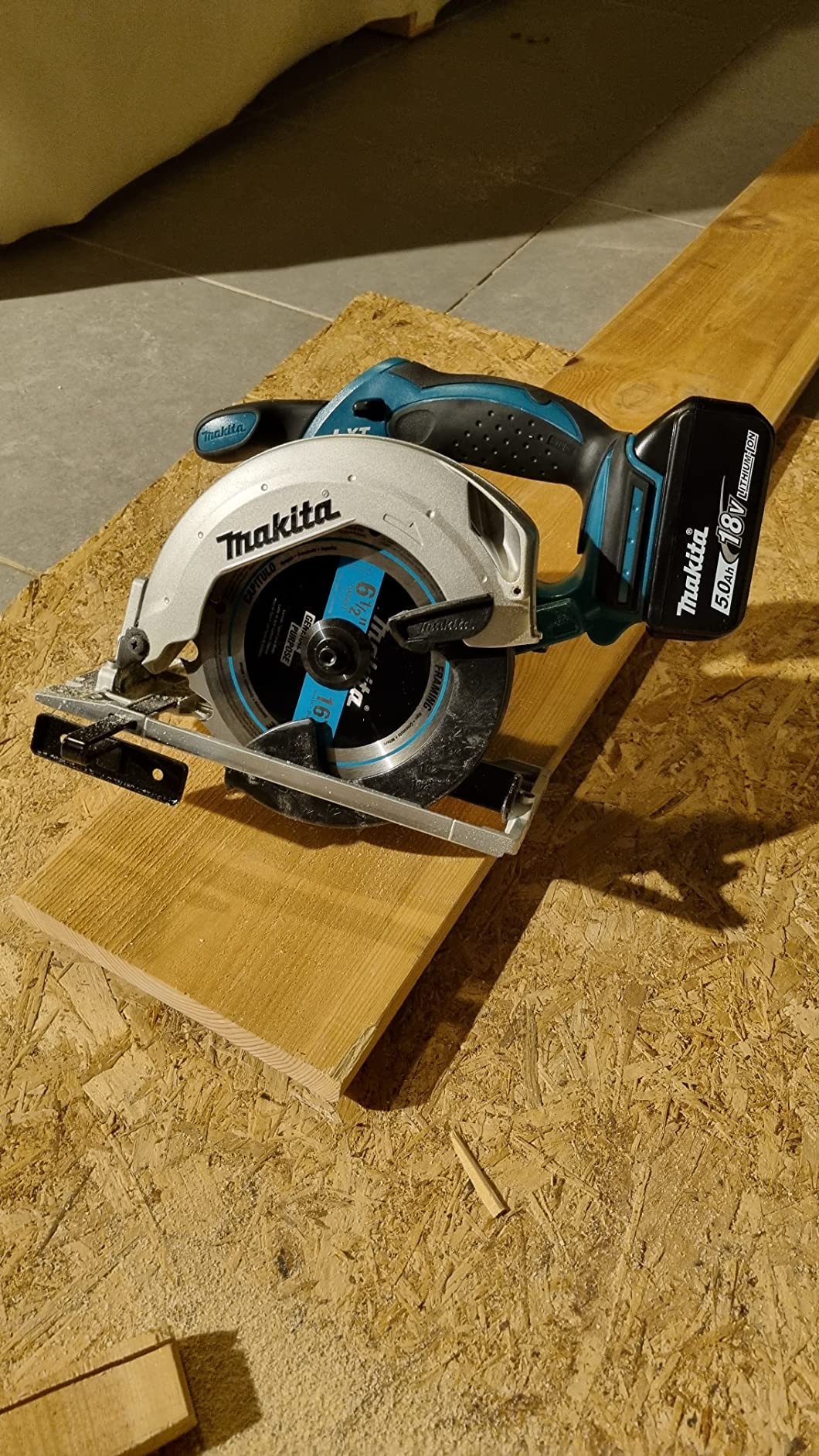 Makita XSS02Z 18V LXT Lithium-Ion Cordless 6-1/2 Makita XSS02Z 18V LXT Lithium-Ion Cordless 6-1/2