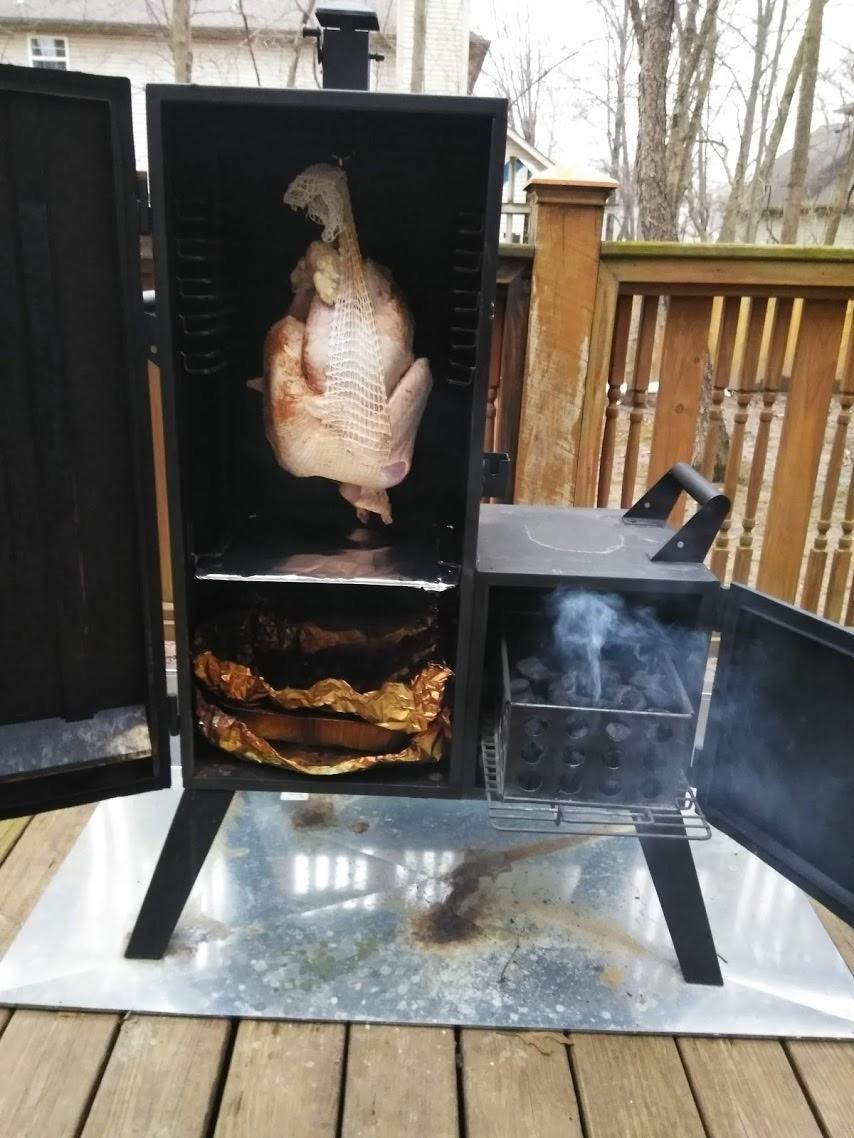 Dyna-Glo DGO1890BDC-D Wide Body Vertical Offset Charcoal Smoker,Black Customer Review Dyna-Glo DGO1890BDC-D Wide Body Vertical Offset Charcoal Smoker,Black - Customer Photo 1