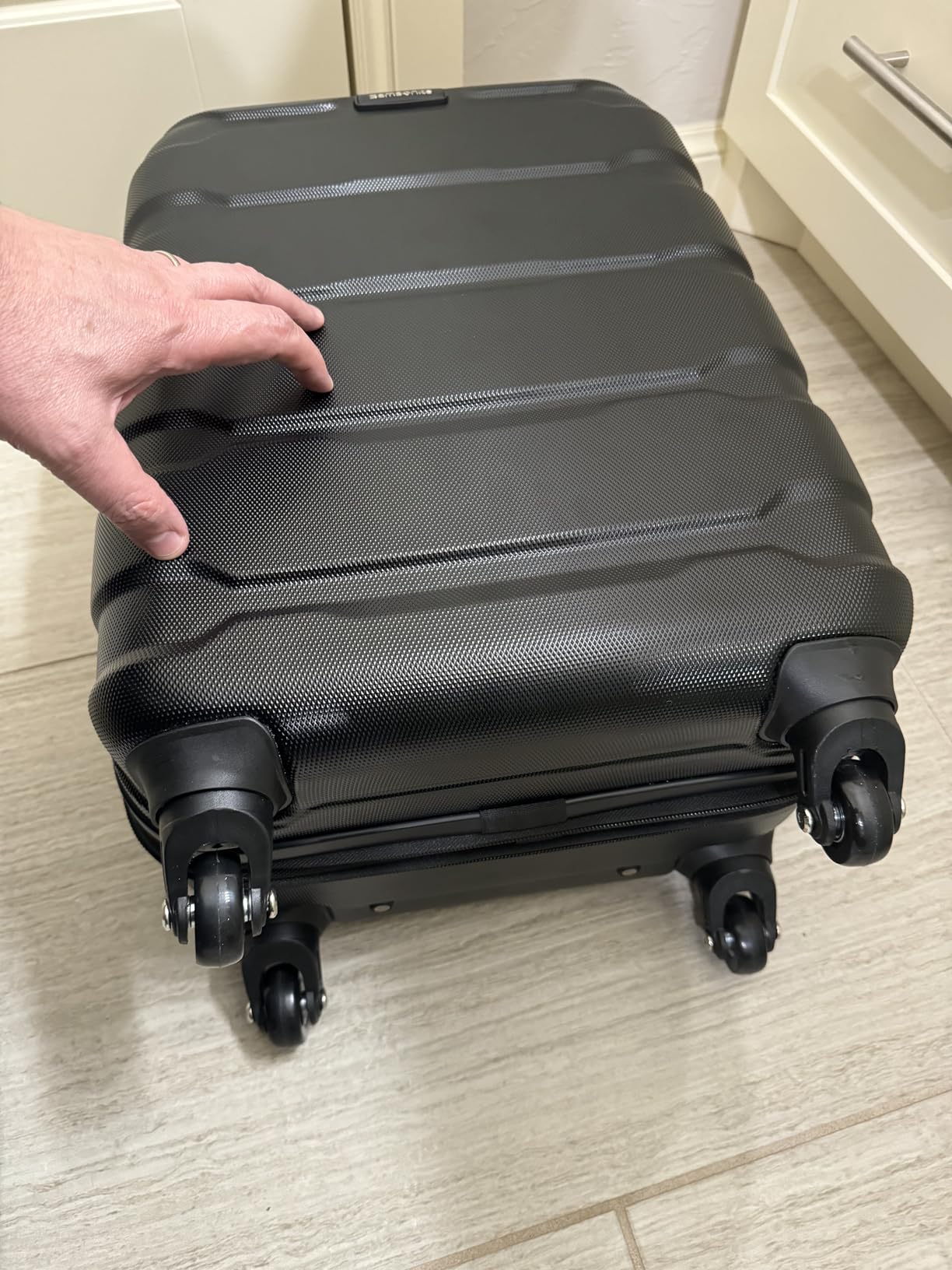 Samsonite Omni PC Hardside Expandable Luggage with Spinner Wheels, Black, Carry-On 20-Inch - Customer Photo 4