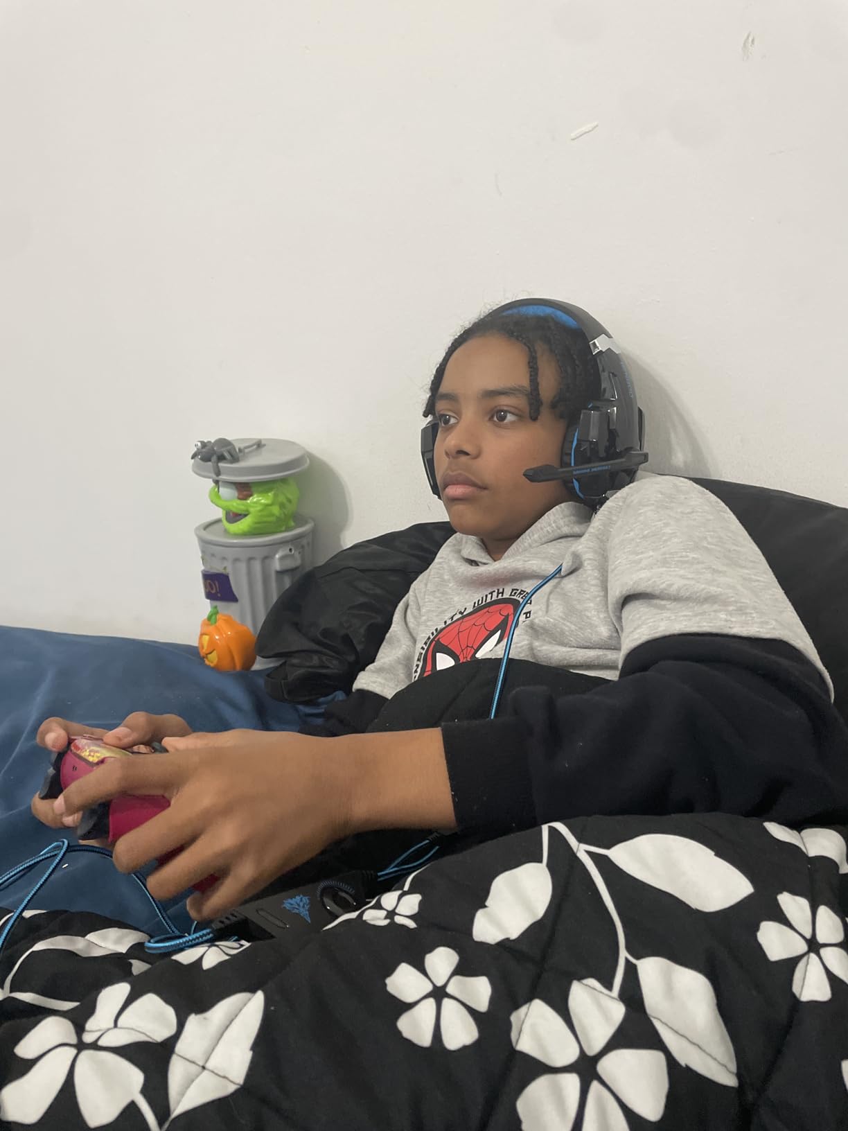 BENGOO G9000 Stereo Gaming Headset for PS4 PC Xbox One PS5 Controller, Noise Cancelling Over Ear Headphones with Mic, LED Light, 7.1 Surround Sound, Soft Memory Earmuffs for Nintendo Xbox Series X|S Customer Review BENGOO G9000 Stereo Gaming Headset for PS4 PC Xbox One PS5 Controller, Noise Cancelling Over Ear Headphones with Mic, LED Light, 7.1 Surround Sound, Soft Memory Earmuffs for Nintendo Xbox Series X|S - Customer Photo 2
