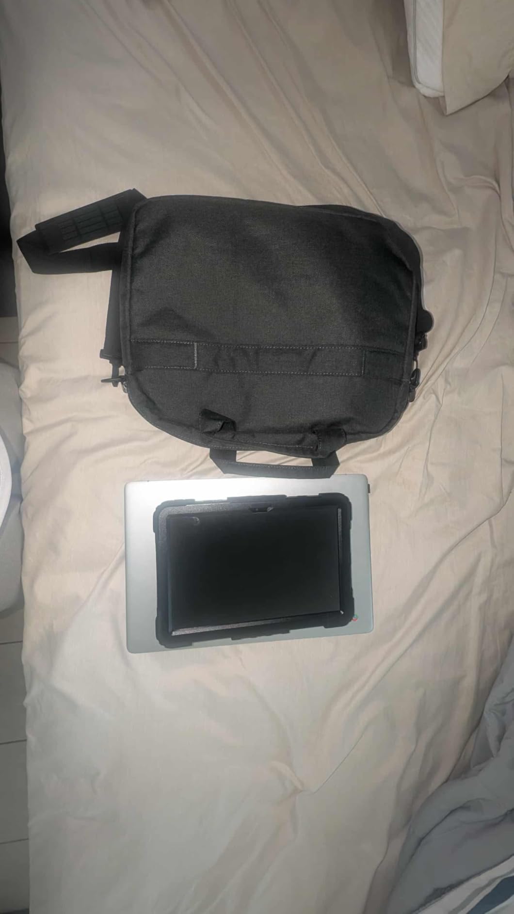 Lenovo Laptop Bag T210, Messenger Shoulder Bag for Laptop or Tablet, Sleek, Durable & Water-Repellent Fabric Customer Review Lenovo Laptop Bag T210, Messenger Shoulder Bag for Laptop or Tablet, Sleek, Durable & Water-Repellent Fabric - Customer Photo 1