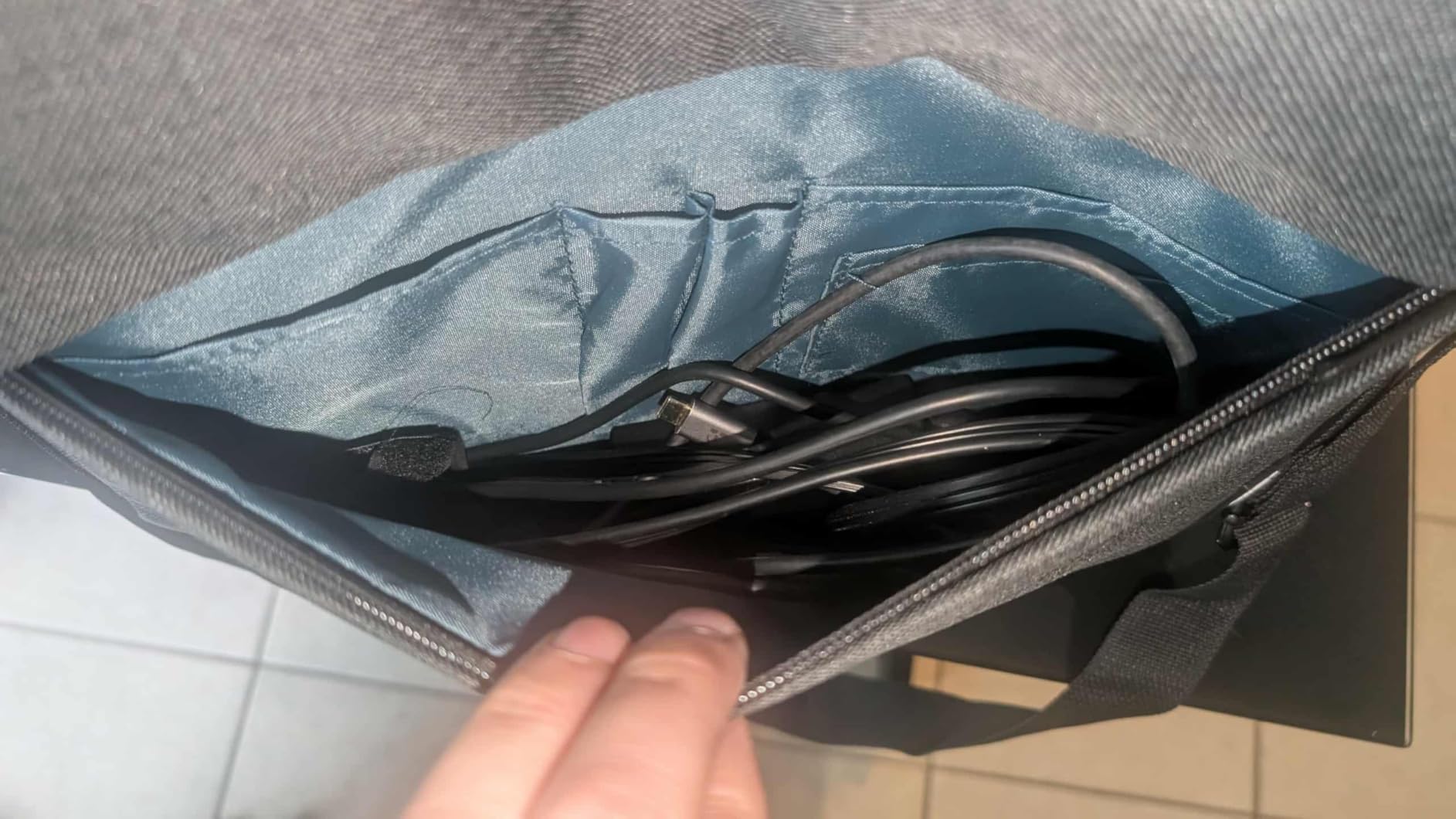 Lenovo Laptop Bag T210, Messenger Shoulder Bag for Laptop or Tablet, Sleek, Durable & Water-Repellent Fabric Customer Review Lenovo Laptop Bag T210, Messenger Shoulder Bag for Laptop or Tablet, Sleek, Durable & Water-Repellent Fabric - Customer Photo 2