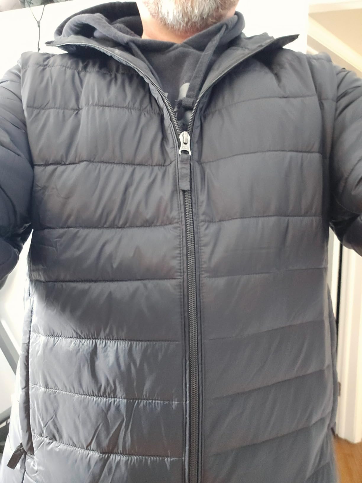 Amazon Essentials Men's Lightweight Water-Resistant Packable Hooded Puffer Jacket - Customer Photo 1