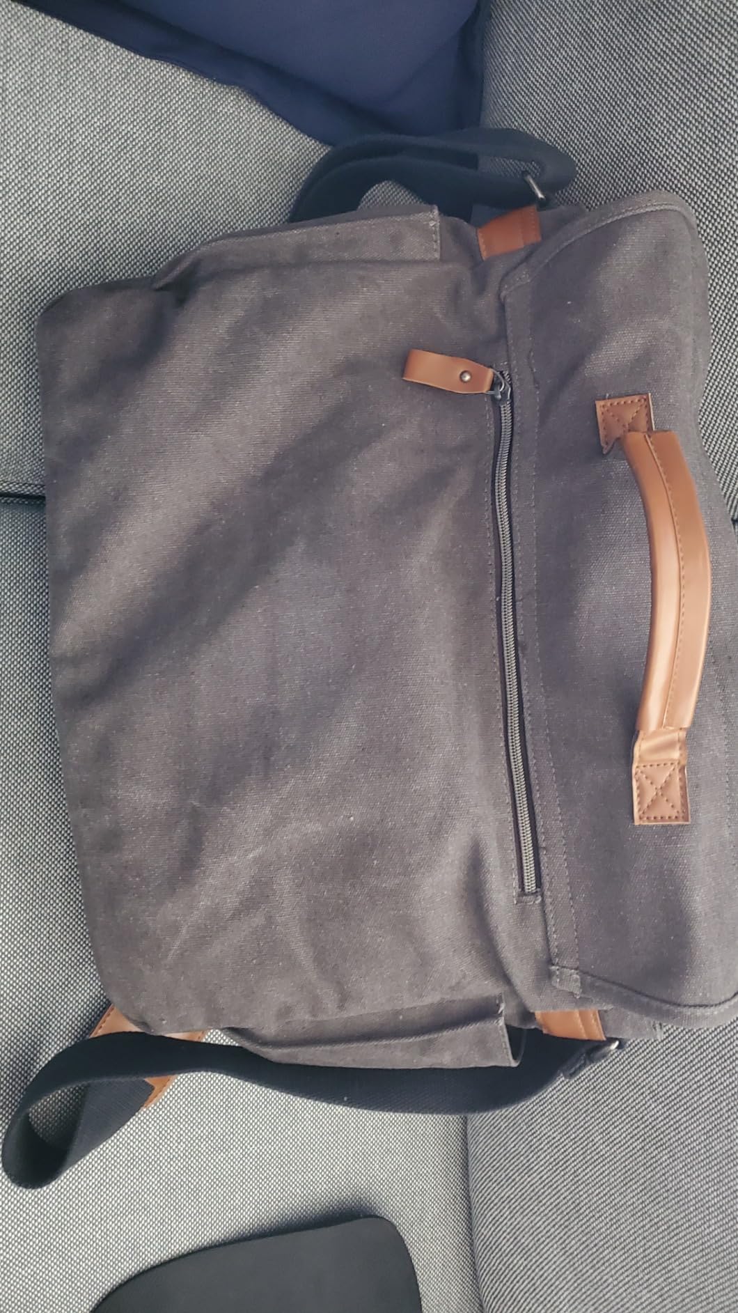 ESTARER Men Messenger Bag 17-17.3 Inch Laptop Bag Water-resistant Canvas Computer Shoulder Bag Briefcase for Work College Travel, Grey Customer Review ESTARER Men Messenger Bag 17-17.3 Inch Laptop Bag Water-resistant Canvas Computer Shoulder Bag Briefcase for Work College Travel, Grey - Customer Photo 2