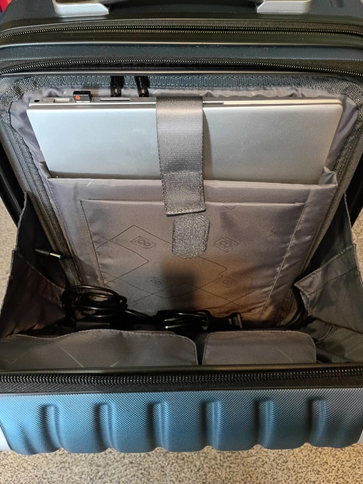 LEVEL8 Grace Carry on Luggage 22x14x9 Airline Approved, 20 Inch Hard Shell Suitcases with Spinner Wheels, Abs+Pc Hard Case Luggages with Tsa Lock for Airplane, Blue Customer Review LEVEL8 Grace Carry on Luggage 22x14x9 Airline Approved, 20 Inch Hard Shell Suitcases with Spinner Wheels, Abs+Pc Hard Case Luggages with Tsa Lock for Airplane, Blue - Customer Photo 1