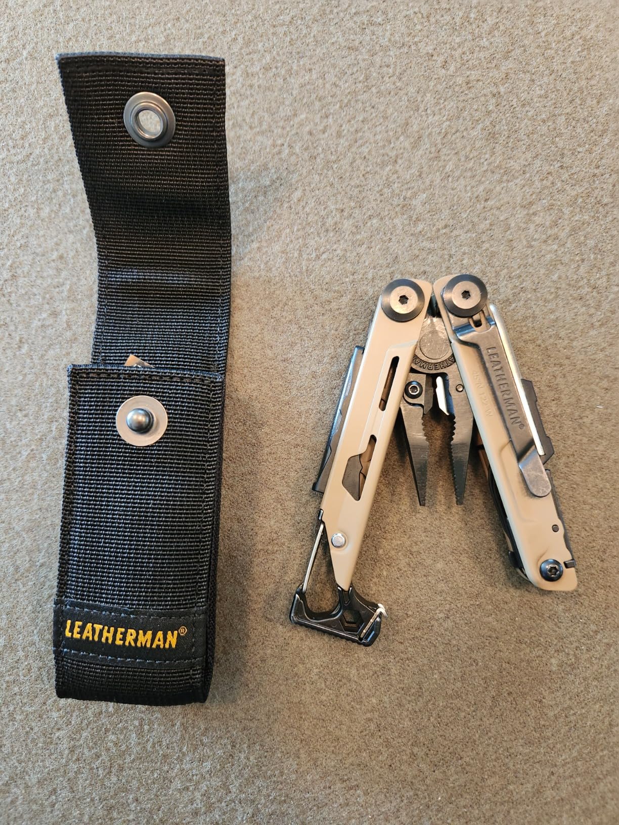 LEATHERMAN, Signal, 19-in-1 Multi-tool for Outdoors, Camping, Hiking, Fishing, Survival, Durable & Lightweight EDC, Made in the USA, Coyote Tan Customer Review LEATHERMAN, Signal, 19-in-1 Multi-tool for Outdoors, Camping, Hiking, Fishing, Survival, Durable & Lightweight EDC, Made in the USA, Coyote Tan - Customer Photo 5