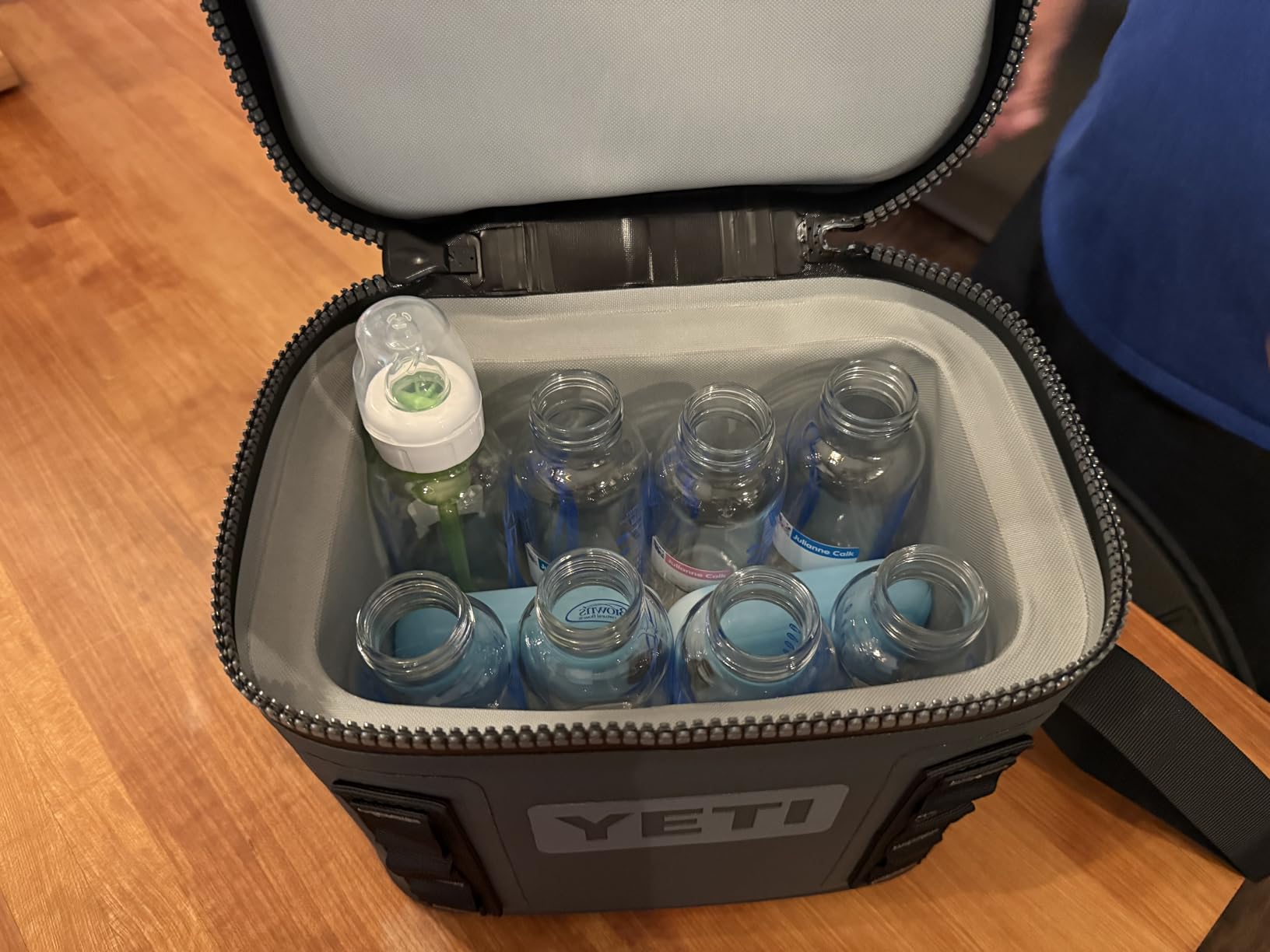 YETI Hopper Flip 8 Portable Soft Cooler Customer Review YETI Hopper Flip 8 Portable Soft Cooler - Customer Photo 1