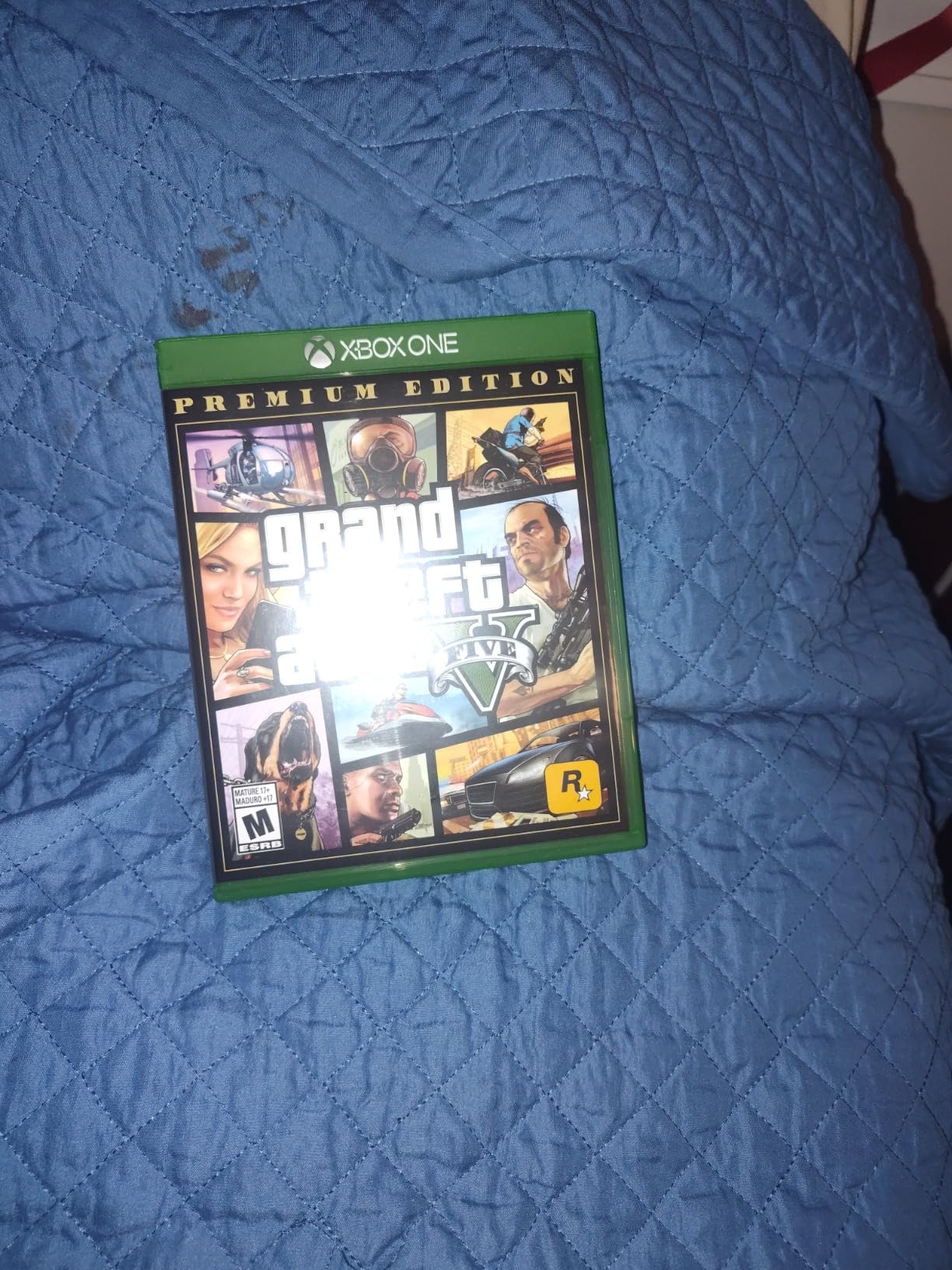 Grand Theft Auto V: Premium Edition (Xbox One) Customer Review Grand Theft Auto V: Premium Edition (Xbox One) - Customer Photo 3