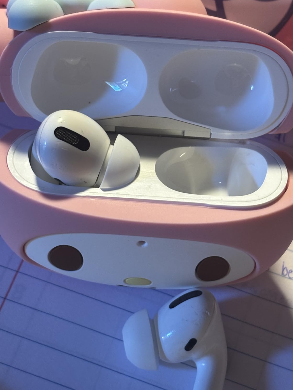 Apple AirPods Pro - 1st Gen (Renewed) - Customer Photo 5