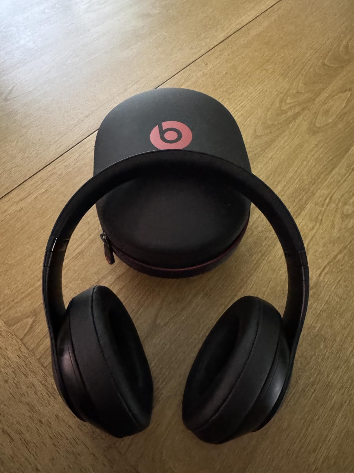 Beats Studio3 Wireless Noise Cancelling Over-Ear Headphones - Apple W1 Headphone Chip, Class 1 Bluetooth, 22 Hours of Listening Time, Built-in Microphone - White Customer Review Beats Studio3 Wireless Noise Cancelling Over-Ear Headphones - Apple W1 Headphone Chip, Class 1 Bluetooth, 22 Hours of Listening Time, Built-in Microphone - White - Customer Photo 3