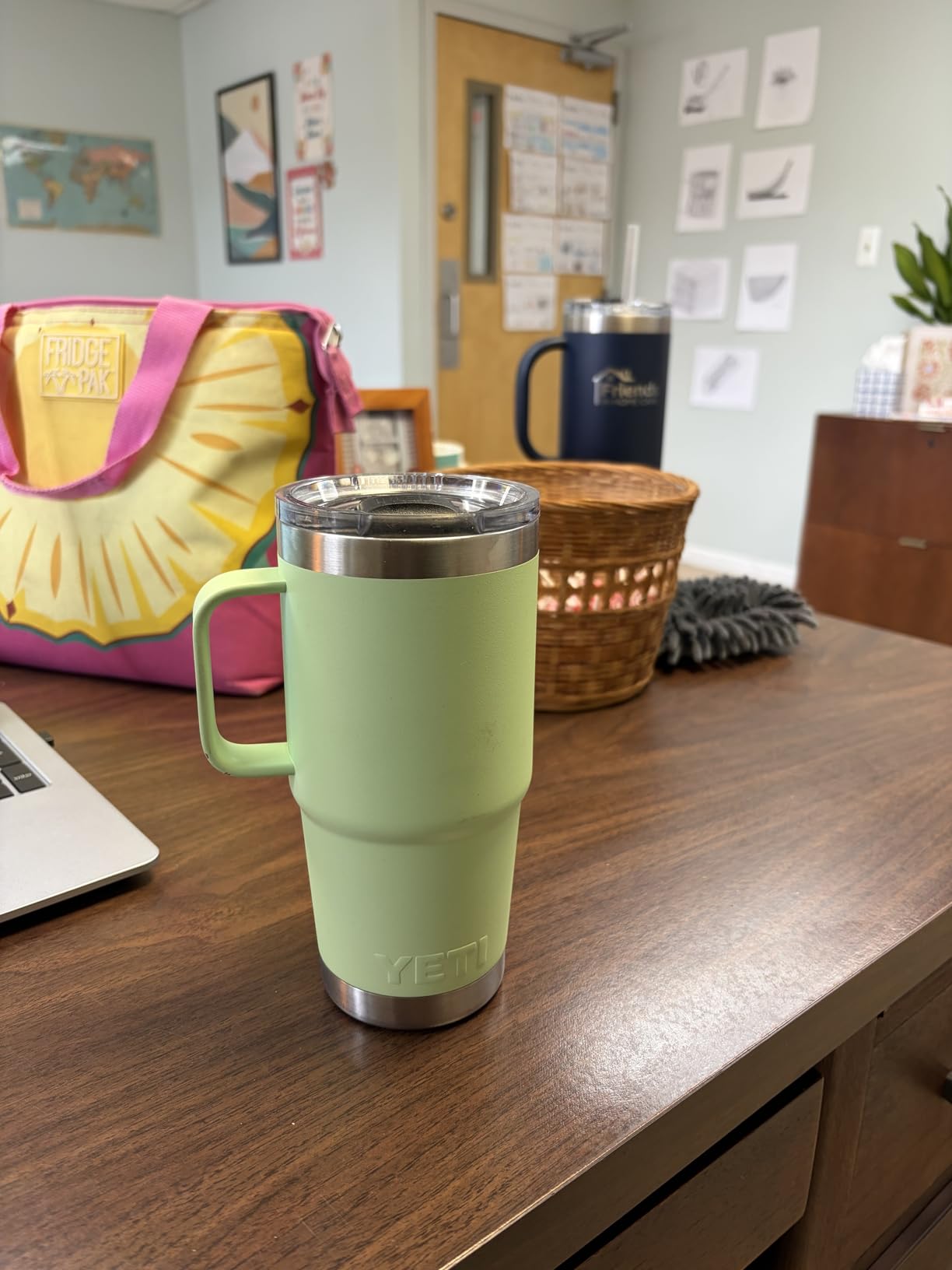YETI Rambler 20 oz Travel Mug, Stainless Steel, Vacuum Insulated with Stronghold Lid Customer Review YETI Rambler 20 oz Travel Mug, Stainless Steel, Vacuum Insulated with Stronghold Lid - Customer Photo 1