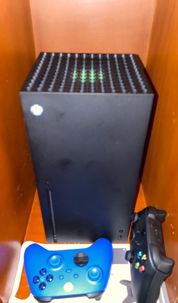 Xbox Series X - Gaming Console - 1TB SSD - Includes Wireless Controller - 4K Gaming - 120FPS - Carbon Black - Customer Photo 3
