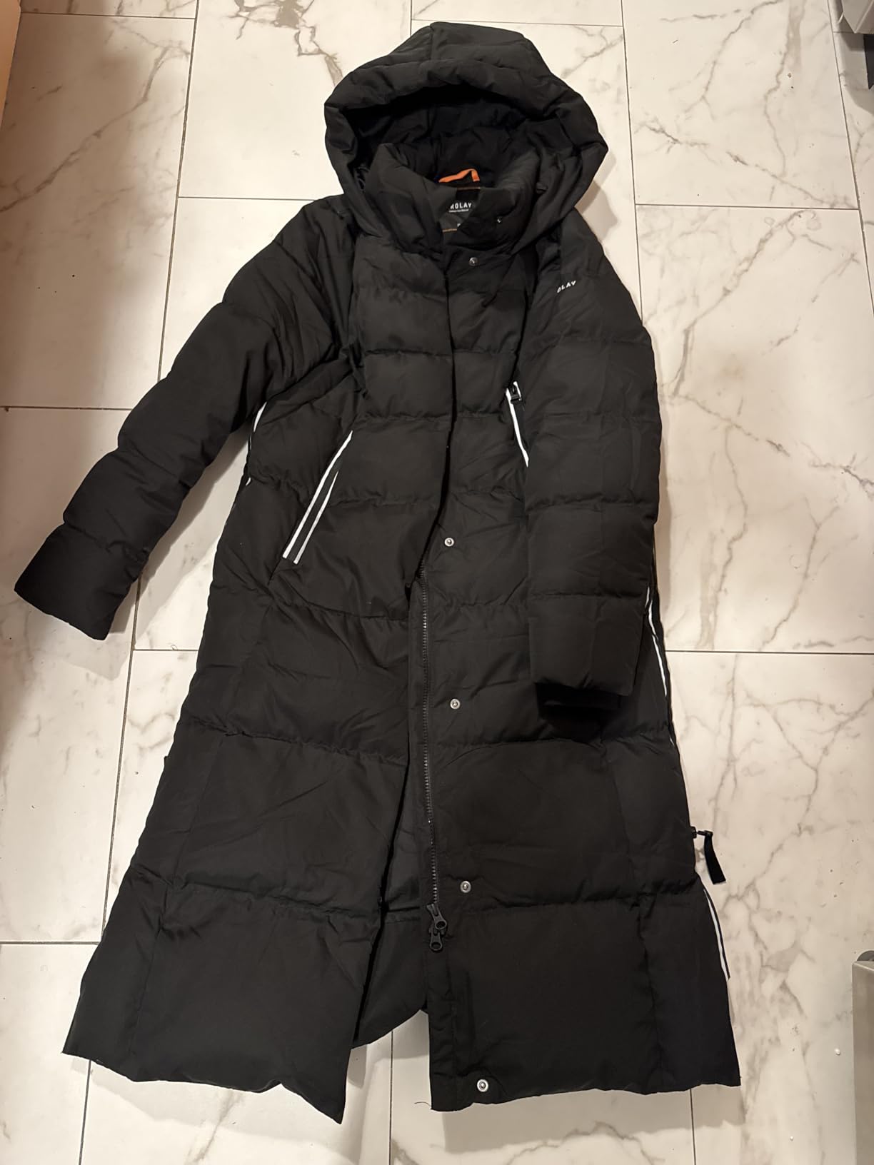 Orolay Women's Thickened Long Down Jacket Winter Down Coat Hooded Puffer Jacket with Side Zipper Customer Review Orolay Women's Thickened Long Down Jacket Winter Down Coat Hooded Puffer Jacket with Side Zipper - Customer Photo 3