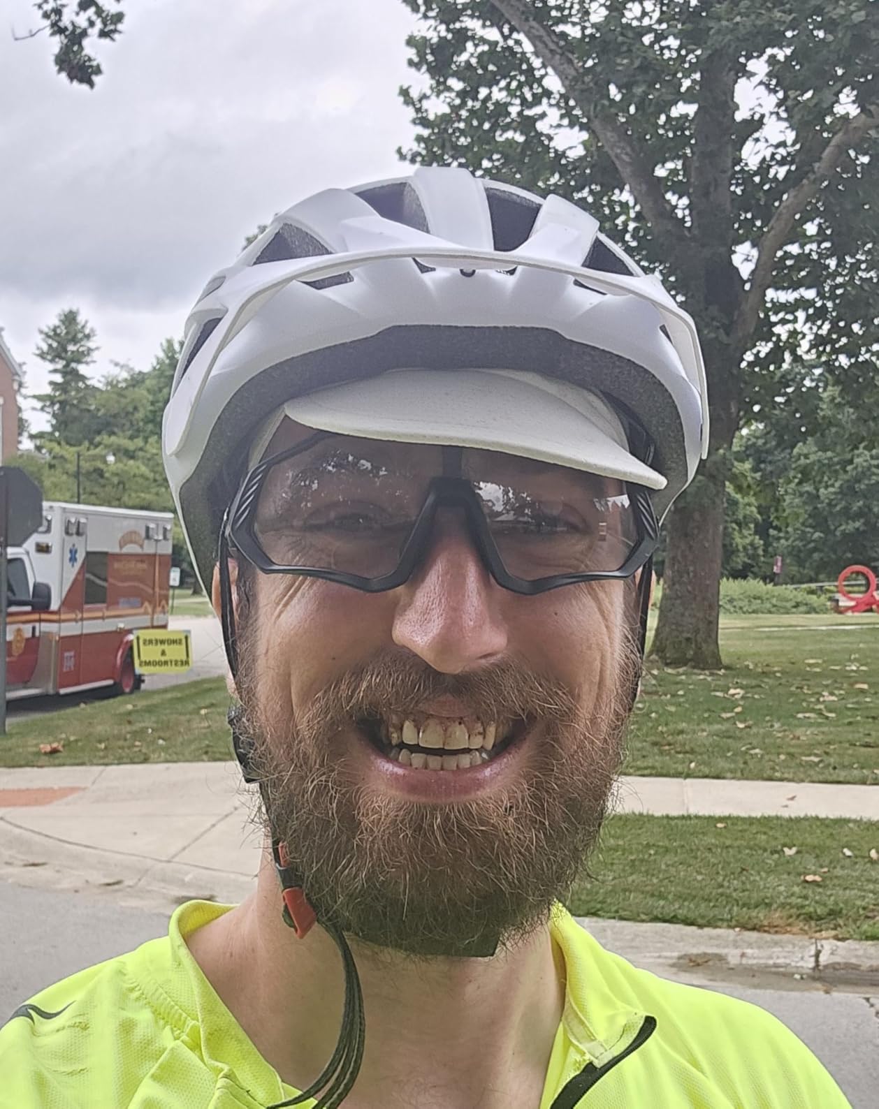 KAPVOE Photochromic Cycling Glasses Men Women Mountain Bike Sunglasses Clear MTB Bicycle Riding - K9408 Customer Review KAPVOE Photochromic Cycling Glasses Men Women Mountain Bike Sunglasses Clear MTB Bicycle Riding - K9408 - Customer Photo 5