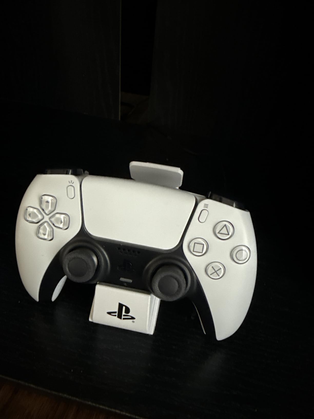 PowerA Twin Charging Station for Dualsense Wireless Controllers, Charge, Sony PlayStation, PS5, Officially Licensed Customer Review PowerA Twin Charging Station for Dualsense Wireless Controllers, Charge, Sony PlayStation, PS5, Officially Licensed - Customer Photo 1