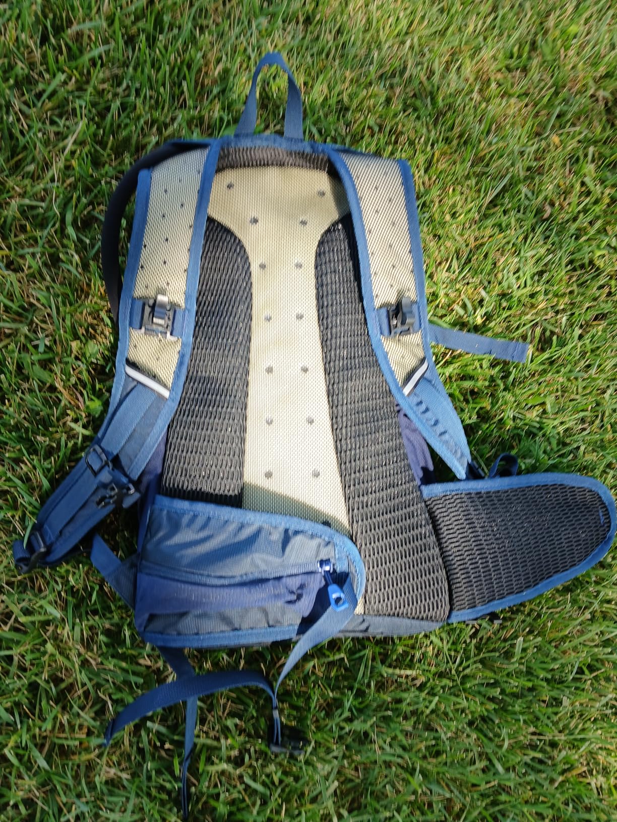 N NEVO RHINO Hydration Backpack, 18L Multipurpose Hiking Backpack with 3L Water Bladder, Water Backpack Insulated Hydration Pack Ideal for Hiking and Cycling Customer Review N NEVO RHINO Hydration Backpack, 18L Multipurpose Hiking Backpack with 3L Water Bladder, Water Backpack Insulated Hydration Pack Ideal for Hiking and Cycling - Customer Photo 3