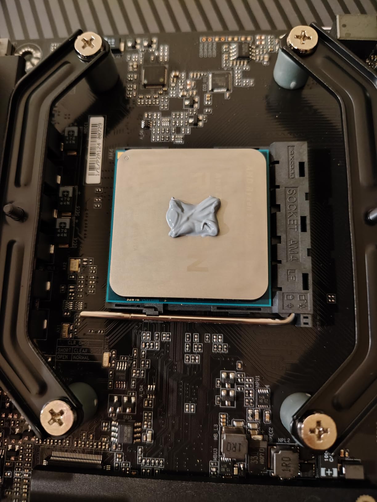 AMD Ryzen 5 5500 6-Core, 12-Thread Unlocked Desktop Processor with Wraith Stealth Cooler - Customer Photo 2
