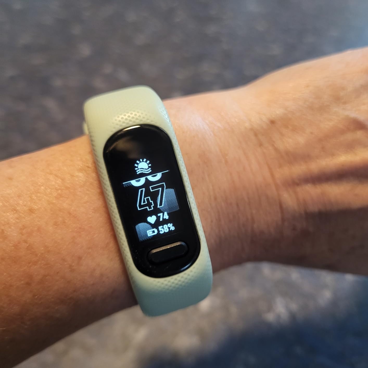 Garmin vívosmart® 5, Fitness Tracker, Long-Lasting Battery, Simple Design, Black Customer Review Garmin vívosmart® 5, Fitness Tracker, Long-Lasting Battery, Simple Design, Black - Customer Photo 1