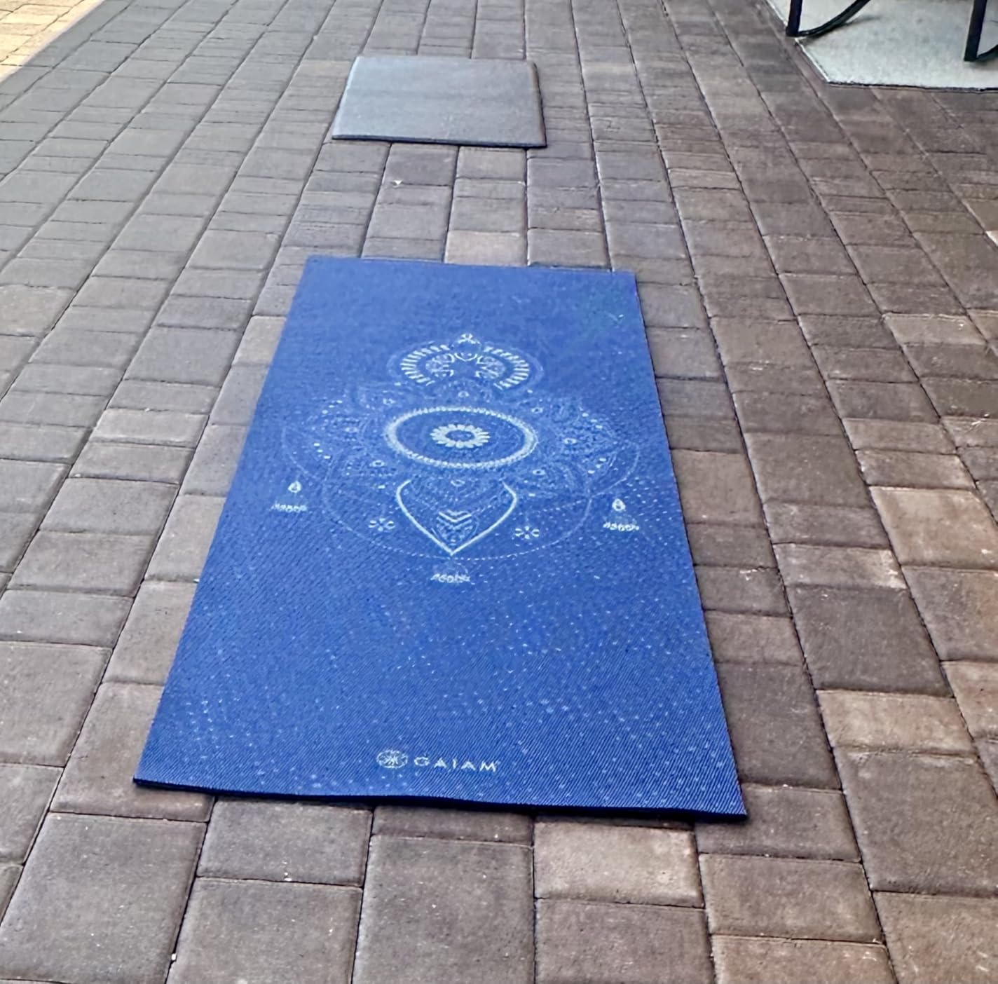 Gaiam Yoga Mat - Premium 6mm Print Extra Thick Non Slip Exercise & Fitness Mat for All Types of Yoga, Pilates & Floor Workouts (68 Gaiam Yoga Mat - Premium 6mm Print Extra Thick Non Slip Exercise & Fitness Mat for All Types of Yoga, Pilates & Floor Workouts (68