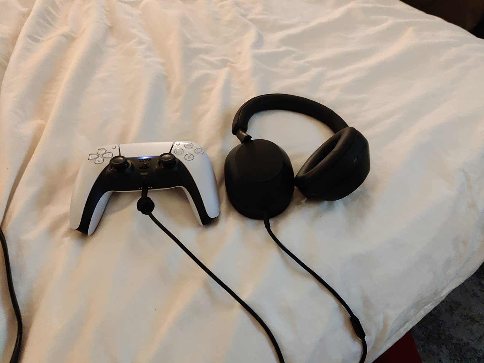Sony WH-1000XM5 Premium Noise Canceling Headphones, Auto NC Optimizer, 30-Hour Battery, Alexa Voice Control, Black Customer Review Sony WH-1000XM5 Premium Noise Canceling Headphones, Auto NC Optimizer, 30-Hour Battery, Alexa Voice Control, Black - Customer Photo 3