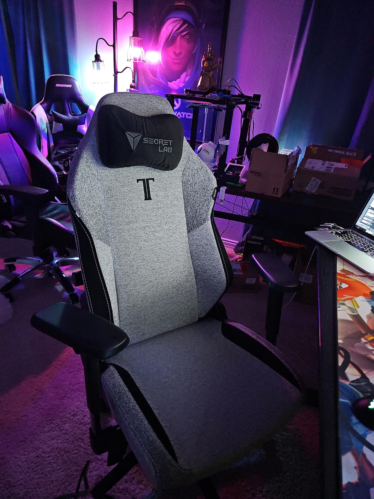 Secretlab Titan Evo Artic White Gaming Chair - Reclining, Ergonomic & Comfortable Computer Chair with 4D Armrests, Magnetic Head Pillow & 4-Way Lumbar Support - White - Fabric - Customer Photo 2