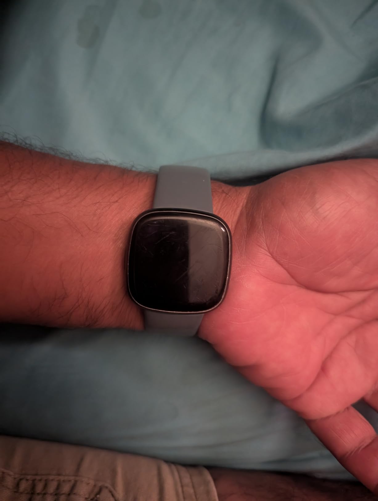 Fitbit Versa 4 Fitness Smartwatch with Daily Readiness, GPS, 24/7 Heart Rate, 40+ Exercise Modes, Sleep Tracking and more, Black/Graphite, One Size (S & L Bands Included) Customer Review Fitbit Versa 4 Fitness Smartwatch with Daily Readiness, GPS, 24/7 Heart Rate, 40+ Exercise Modes, Sleep Tracking and more, Black/Graphite, One Size (S & L Bands Included) - Customer Photo 5