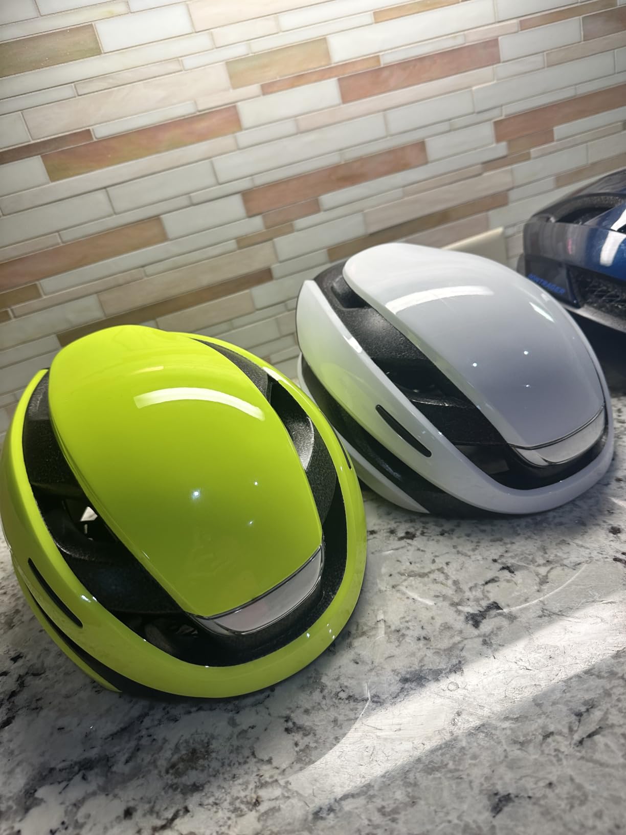 Lumos Ultra Smart Bike Helmet | Customizable Front and Back LED Lights with Turn Signals | Road Bicycle Helmets for Adults: Men, Women (Without MIPS) Customer Review Lumos Ultra Smart Bike Helmet | Customizable Front and Back LED Lights with Turn Signals | Road Bicycle Helmets for Adults: Men, Women (Without MIPS) - Customer Photo 2
