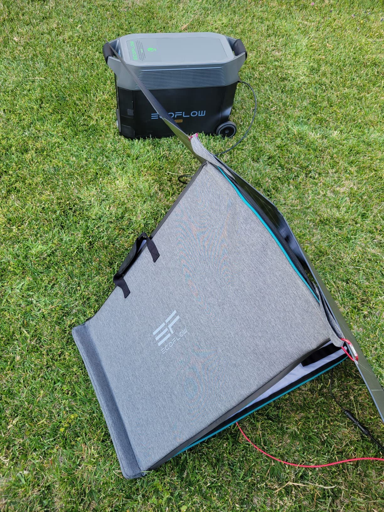 EF ECOFLOW 110W Portable Solar Panel, Foldable with Carry Case, High 23% Efficiency, IP68 Water & Dustproof Design for Camping, RVs, or Backyard Use - Customer Photo 2