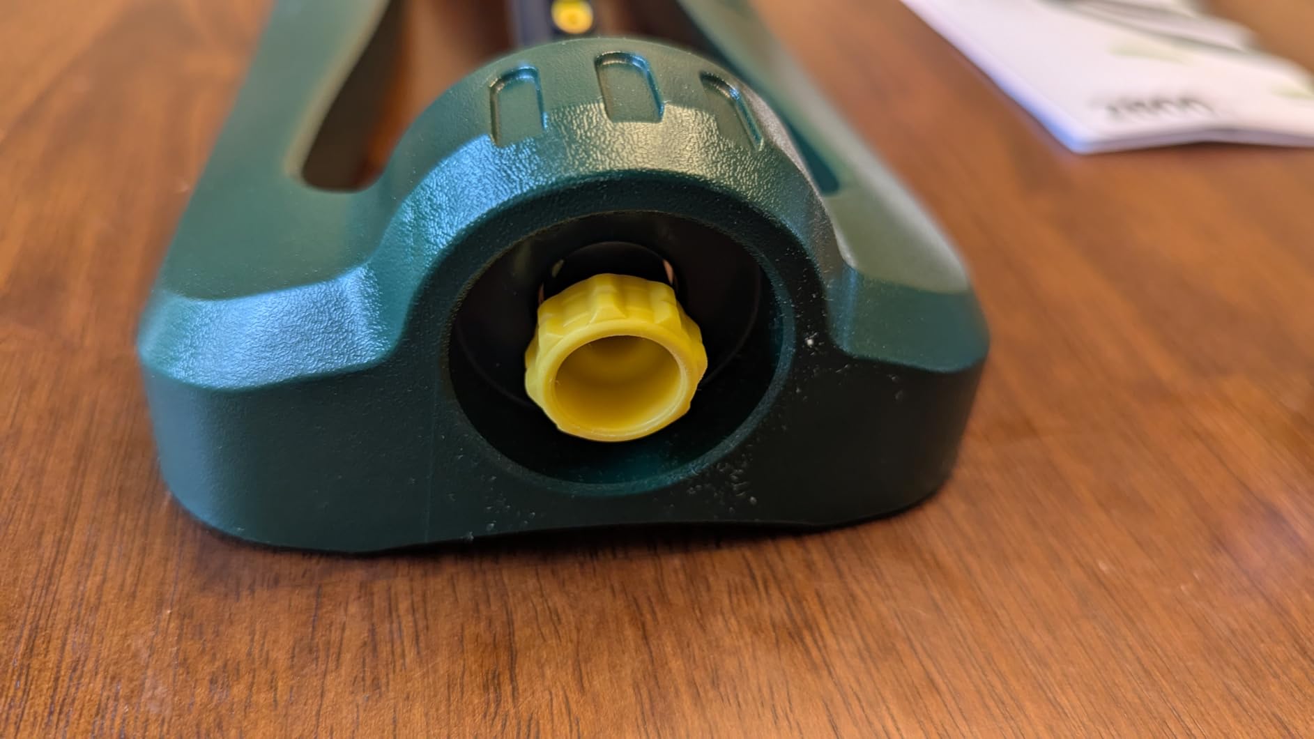 Melnor 65148AMZ TurboTek Oscillating Sprinkler, 2,800 sq. ft., Quick Connect Bundle, 16 Precision Nozzle, Green, Yellow Customer Review Melnor 65148AMZ TurboTek Oscillating Sprinkler, 2,800 sq. ft., Quick Connect Bundle, 16 Precision Nozzle, Green, Yellow - Customer Photo 1