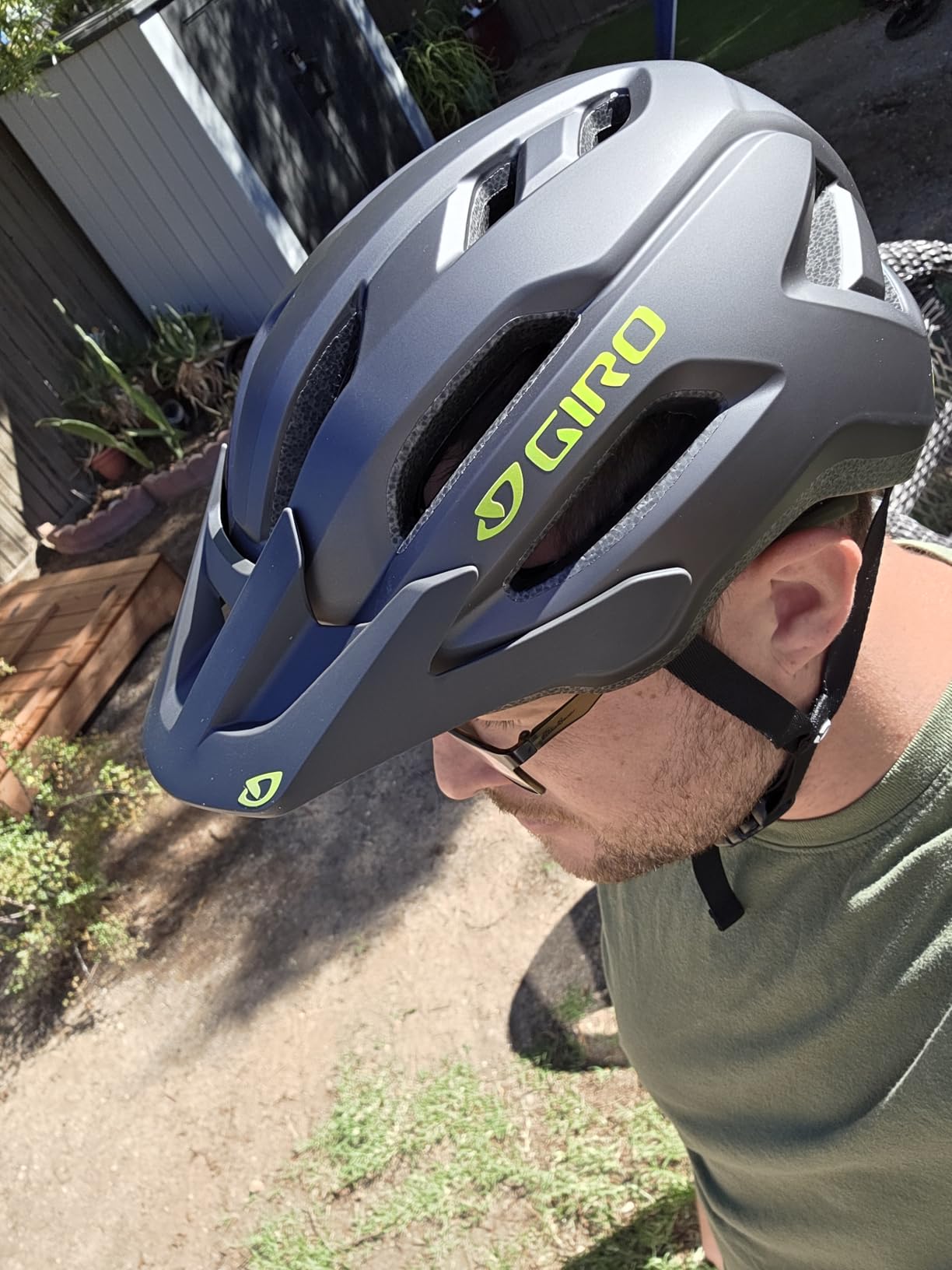 Giro Fixture II MIPS Mountain Bike Helmet for Men, Women, Kids, and Adults – Matte Trim Red, Universal Adult (54–61 cm) Customer Review Giro Fixture II MIPS Mountain Bike Helmet for Men, Women, Kids, and Adults – Matte Trim Red, Universal Adult (54–61 cm) - Customer Photo 1